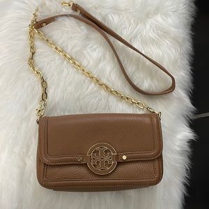 Tory Burch crossbody with chain and leather Excellent Condition—Tan